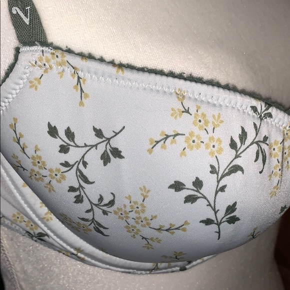 36C Victoria’s Secret floral bra - Picture 7 of 8